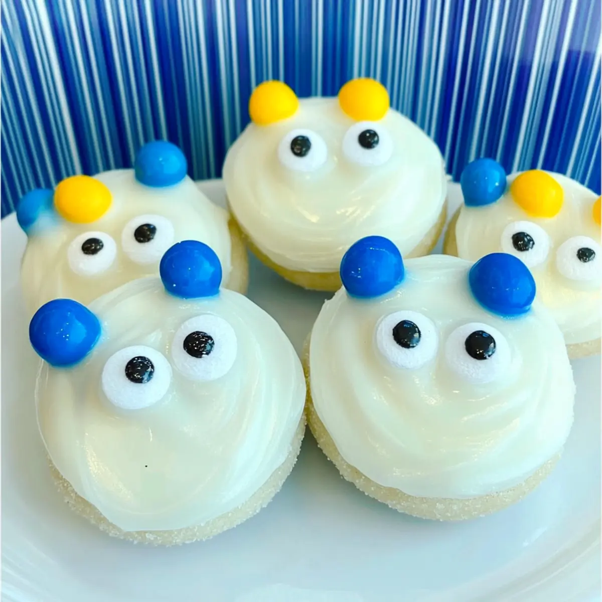 Polar Bear Oreos: A Fun Holiday Treat for the Whole Family