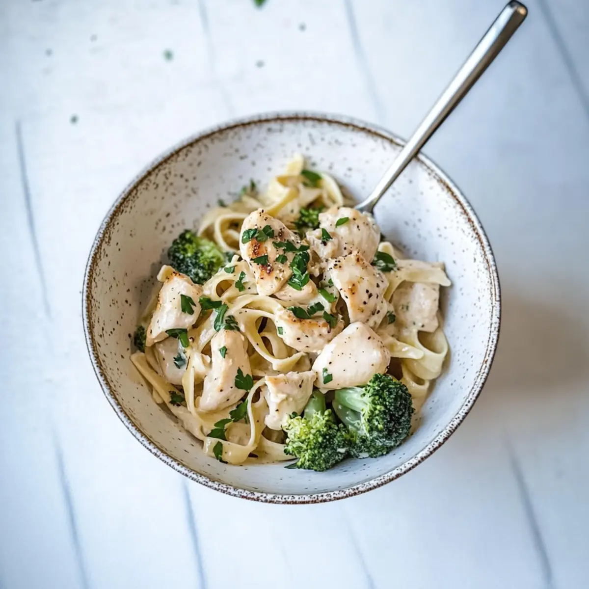 20-Minute Chicken Alfredo That's Creamy and Guilt-Free