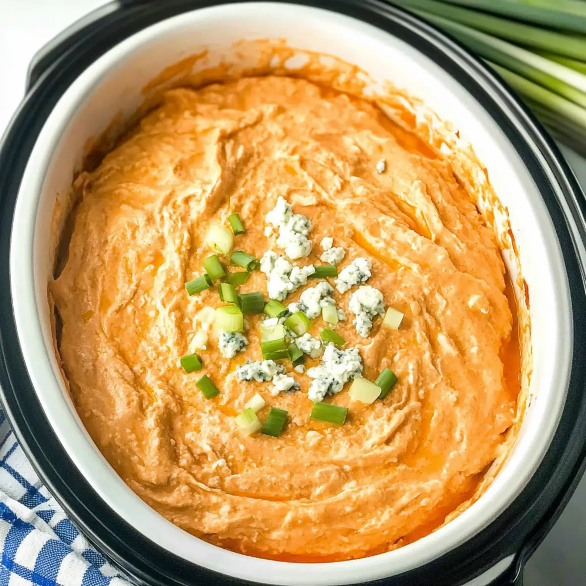 Cheesy Crockpot Buffalo Chicken Dip for Effortless Game Day Fun